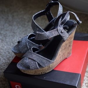 NIB G BY GUESS ELSIE 7.5 M SILVER WEDGE